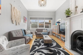 Victorian Charm meets Modern Ease near Lake and CBD